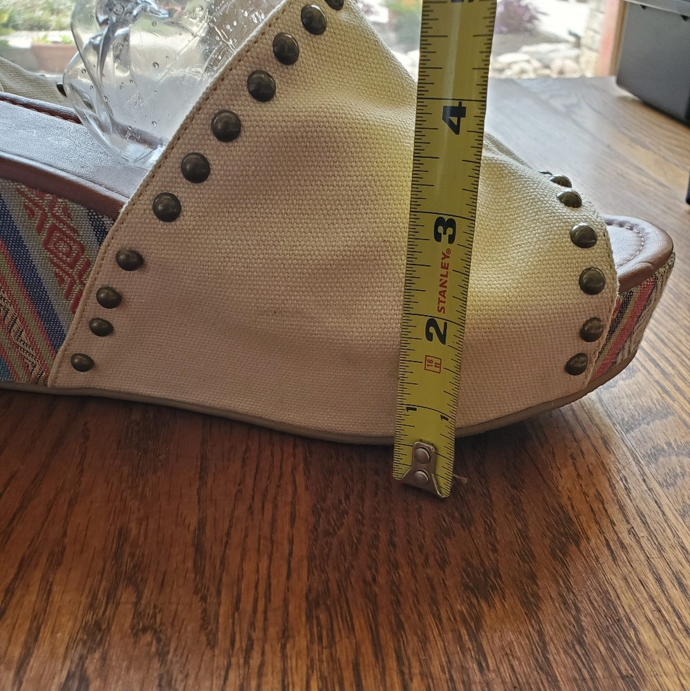 Shoes - Picture 5 of 7